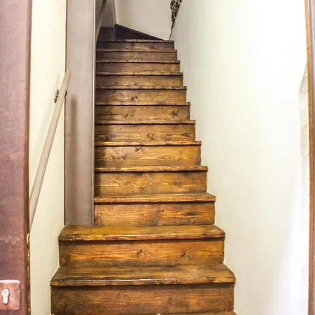 Castel Di Pietra Guest house