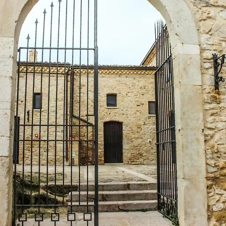 Guest house Castel Di Pietra