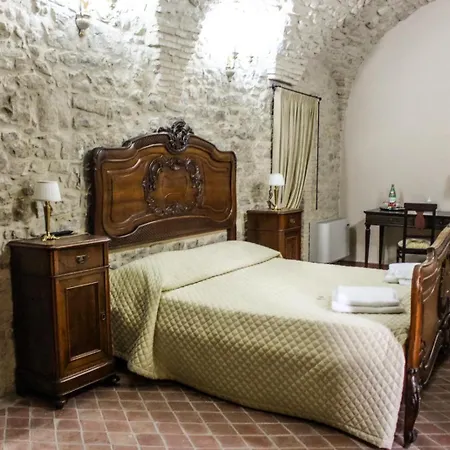 Guest house Castel Di Pietra 3*