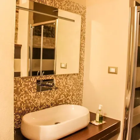 Castel Di Pietra Pietra Montecorvino