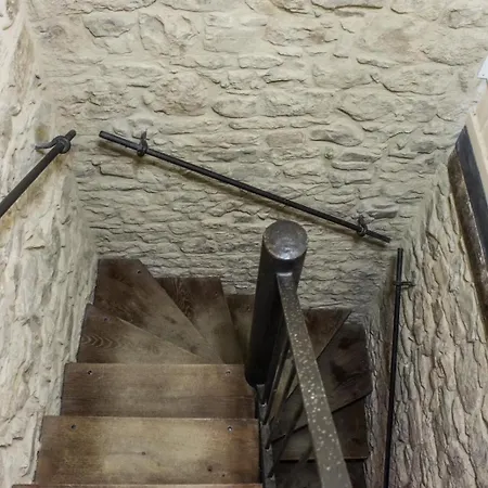 Guest house Castel Di Pietra 3*