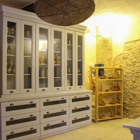 Castel Di Pietra Guest house Pietra Montecorvino