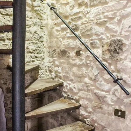 Pensjonat Castel Di Pietra