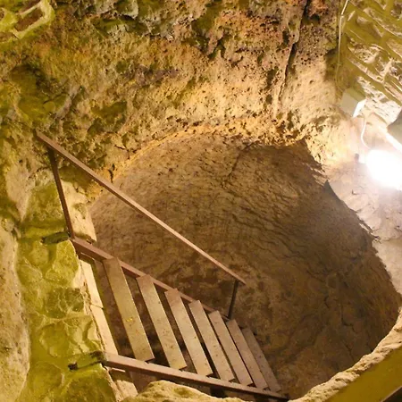 Castel Di Pietra Gæstehus 3*