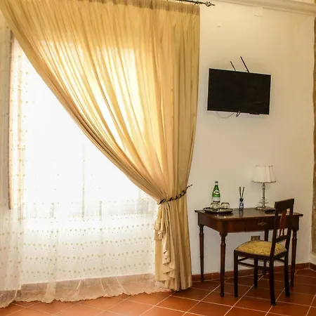 Castel Di Pietra Guest house