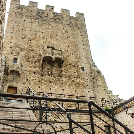 Castel Di Pietra