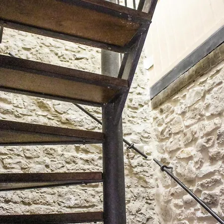 Castel Di Pietra Pietra Montecorvino