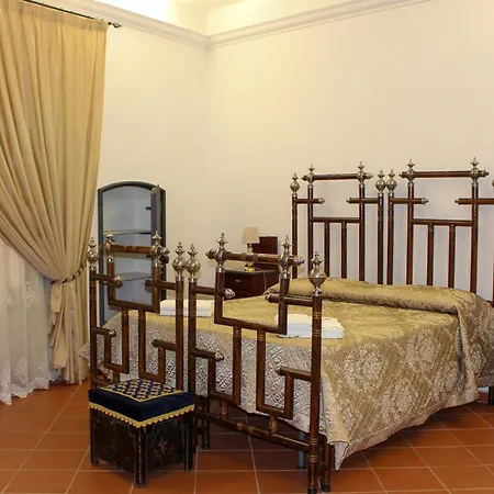 Castel Di Pietra Guest house *