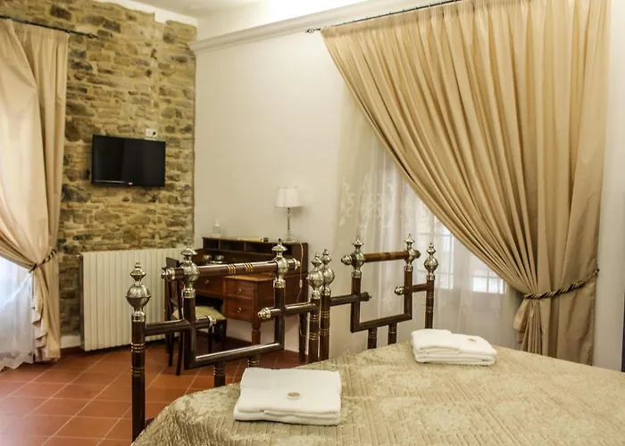 Castel Di Pietra Гостевой дом Pietra Montecorvino