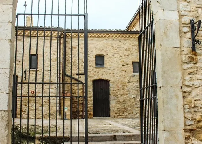 Гостевой дом Castel Di Pietra Pietra Montecorvino