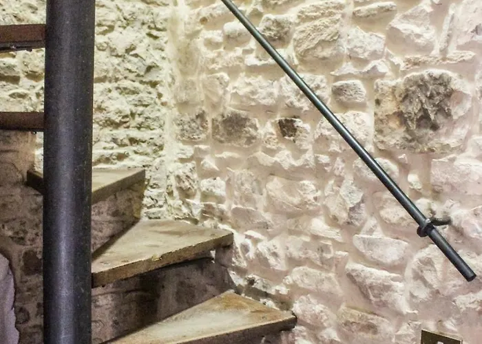 Гостевой дом Castel Di Pietra