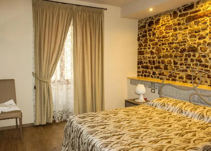Гостевой дом Castel Di Pietra 3*