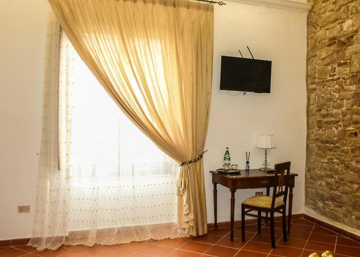 Castel Di Pietra Гостевой дом