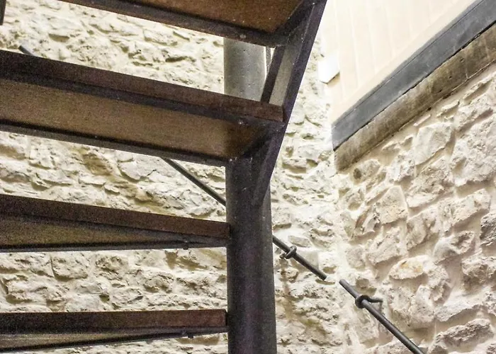 Castel Di Pietra Pietra Montecorvino