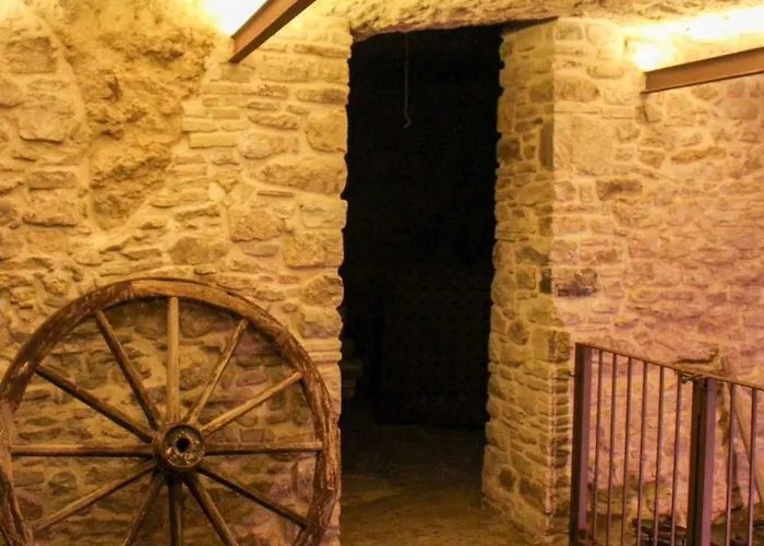 Castel Di Pietra Гостевой дом